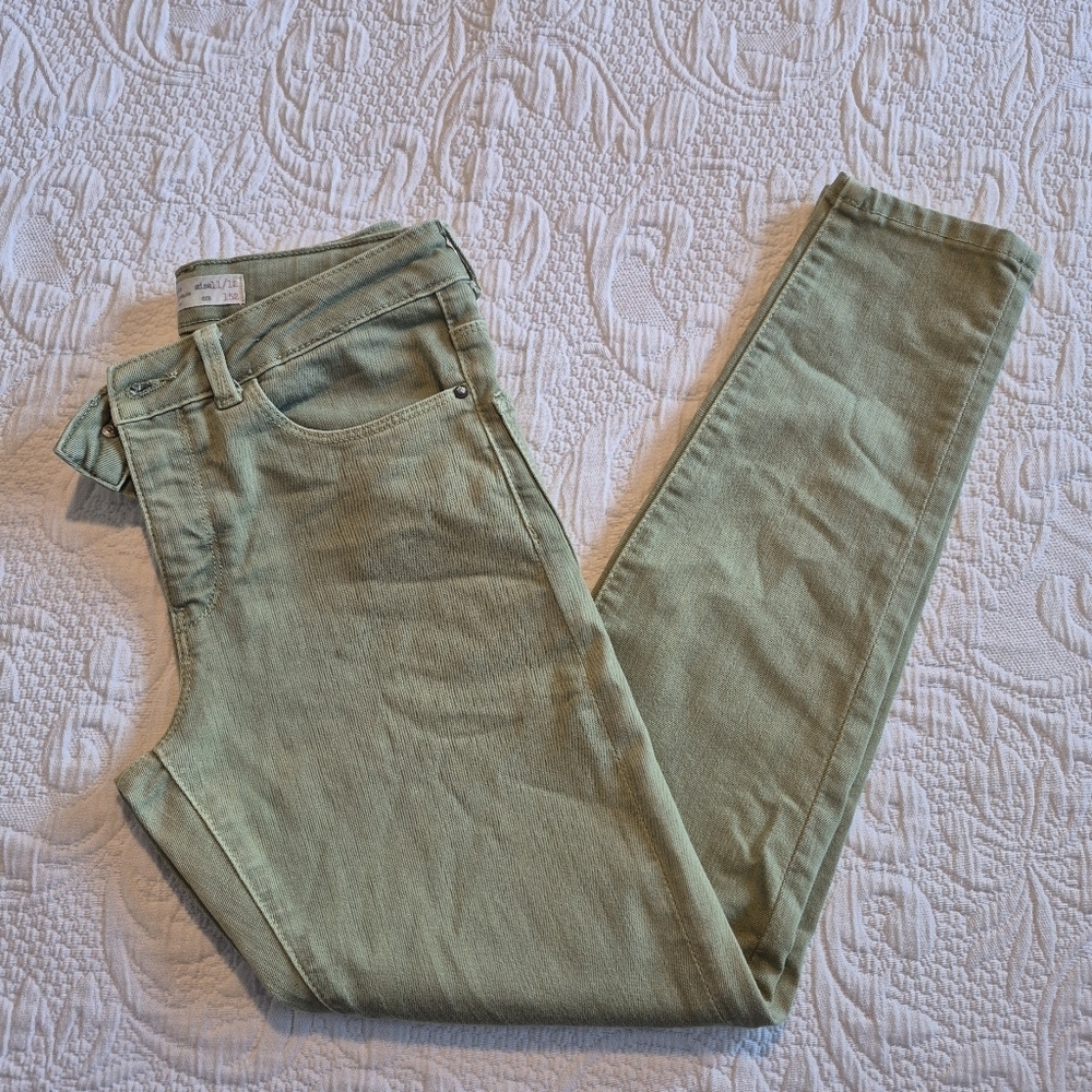 Zara girls size 11/12 green 5 pocket green pants, irregular color due to dye